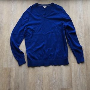 Men’s royal blue v-neck sweater